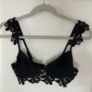 NWOT! Forever 21 Black Lacey Underwire Bikini Top Size S